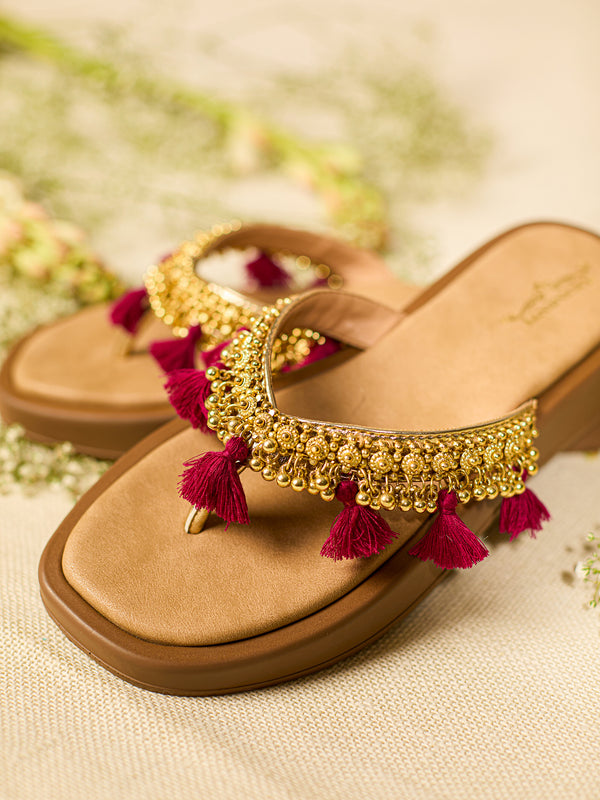 Aavyamaroon