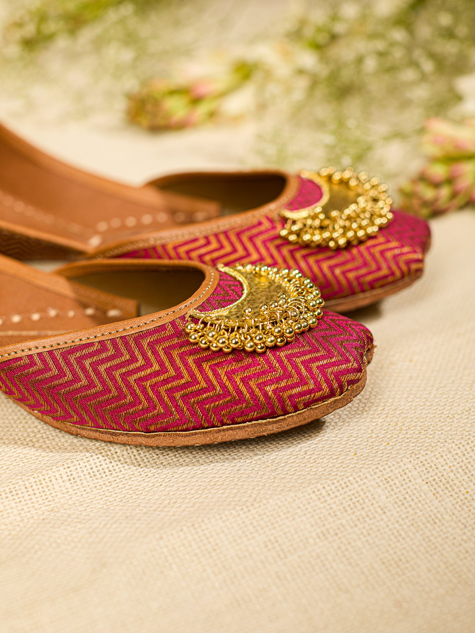 Aashvi Red (Jutti)