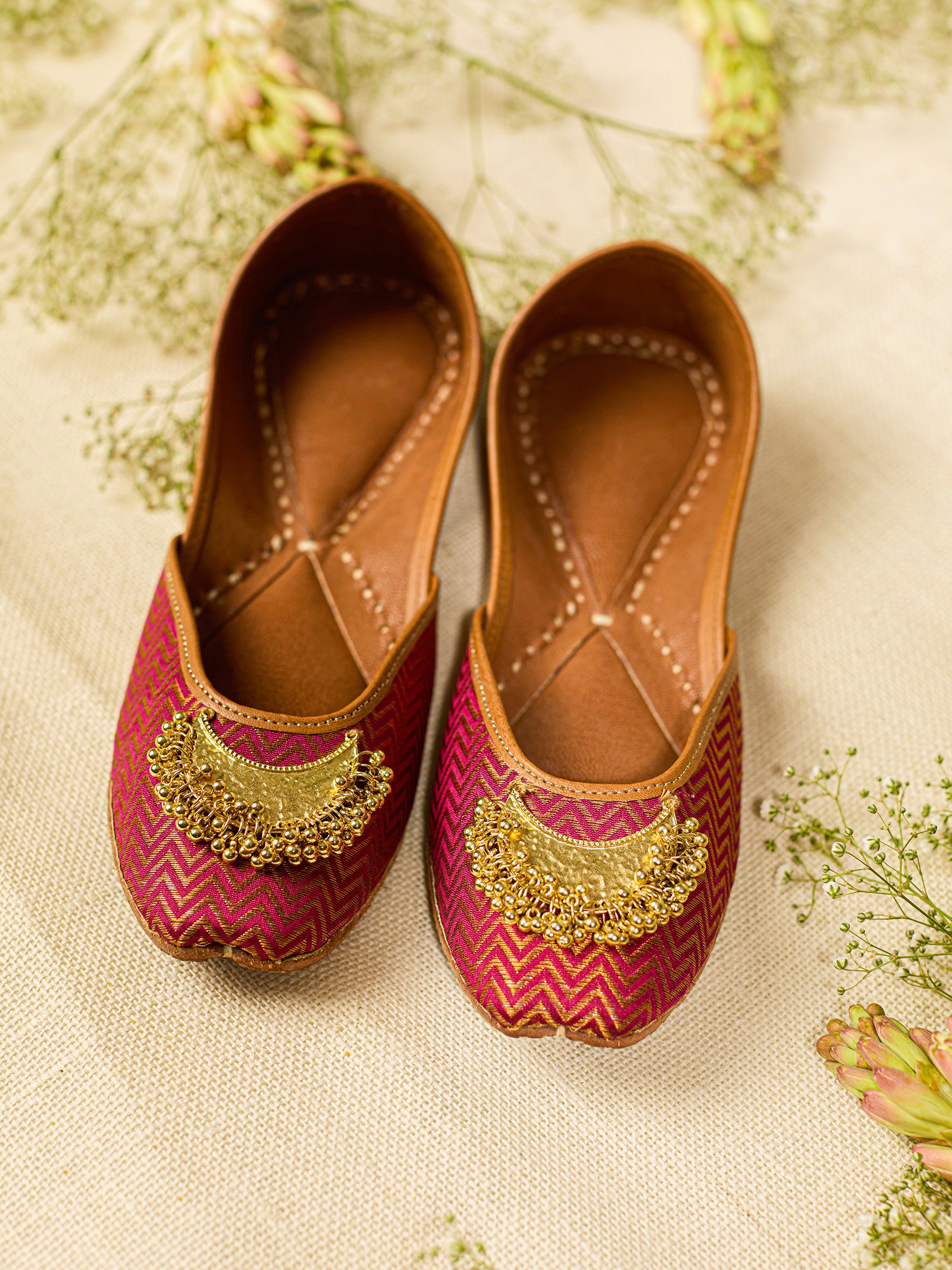 Aashvi Red (Jutti)