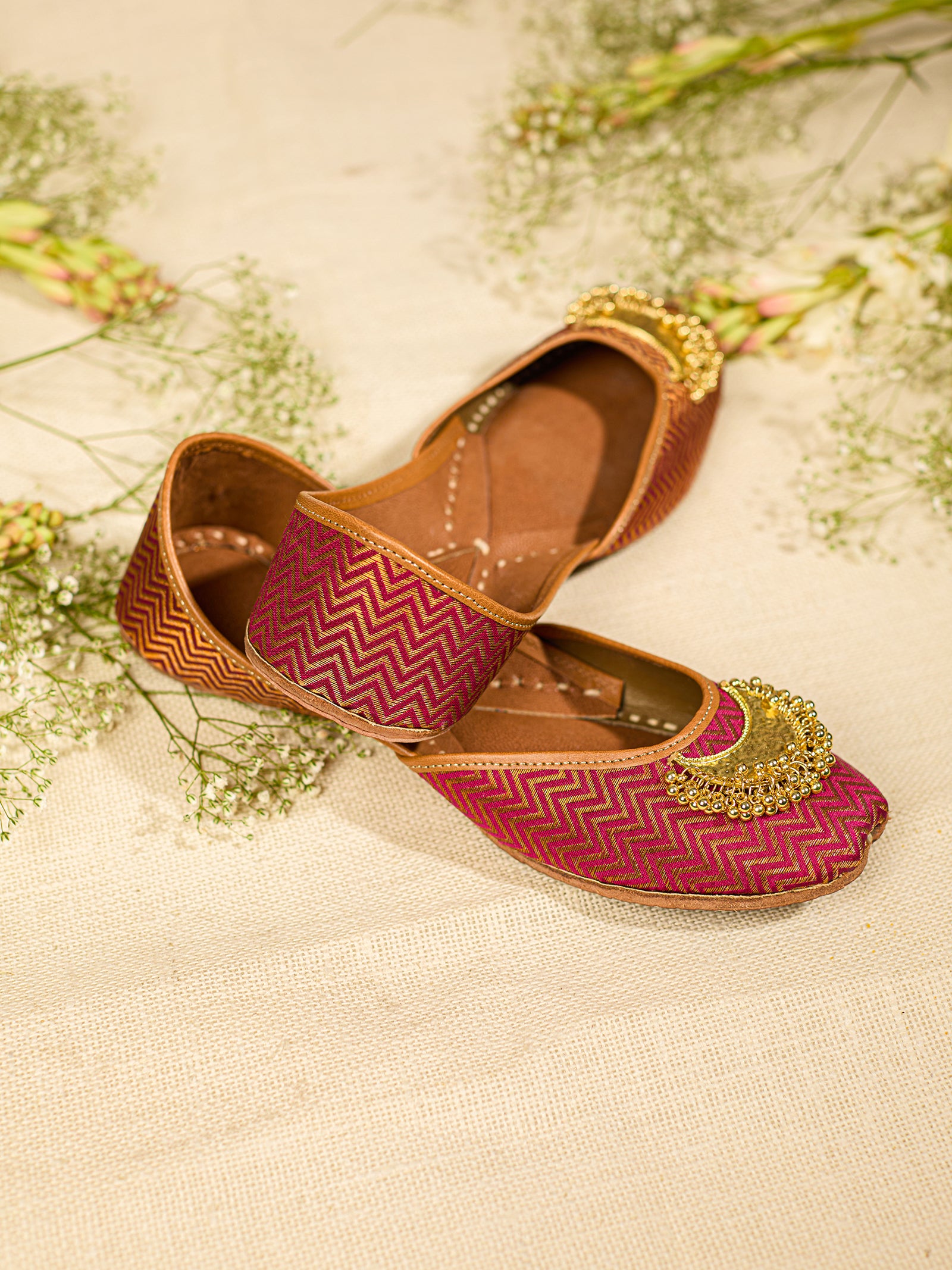 Aashvi Red (Jutti)