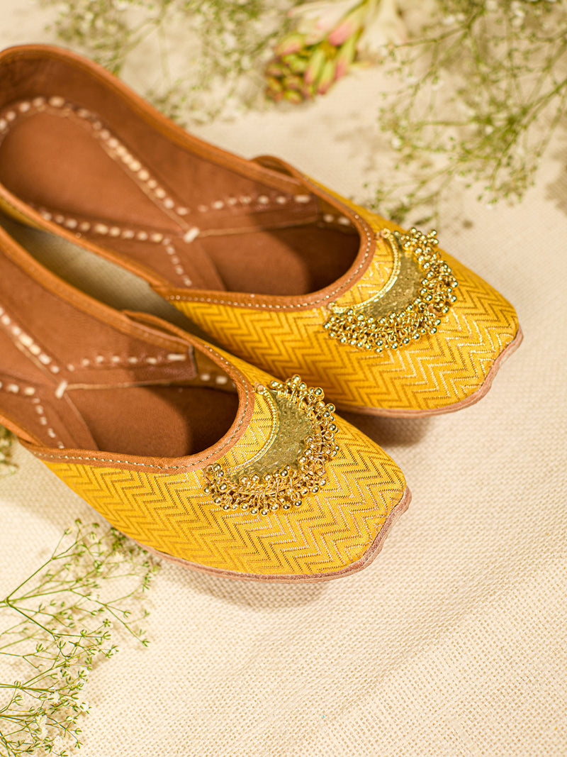 Aashvi Mustard Jutti