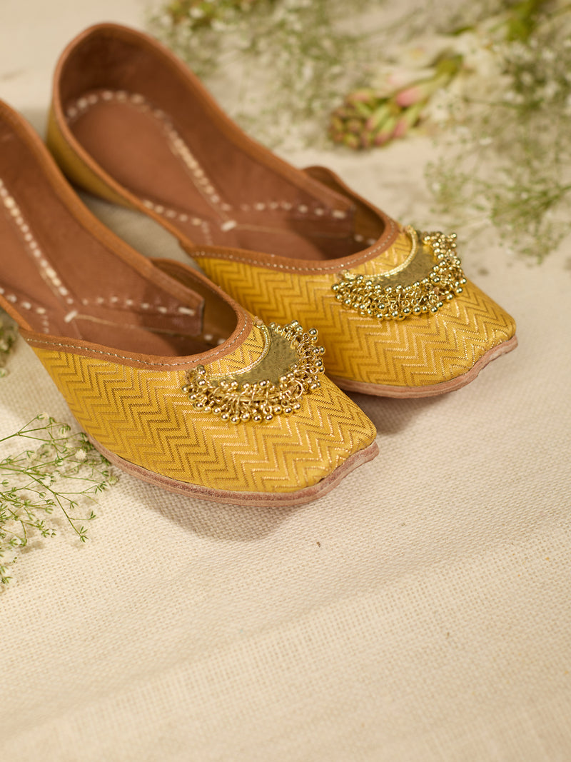 Aashvi Mustard Jutti