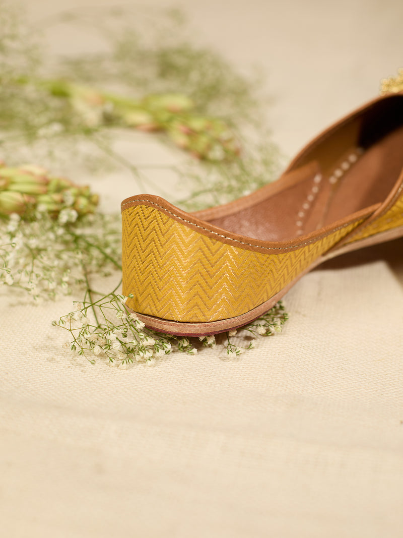 Aashvi Mustard Jutti