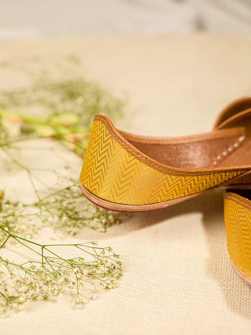 Aashvi Mustard Jutti