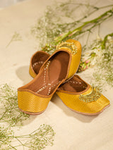 Aashvi Mustard Jutti