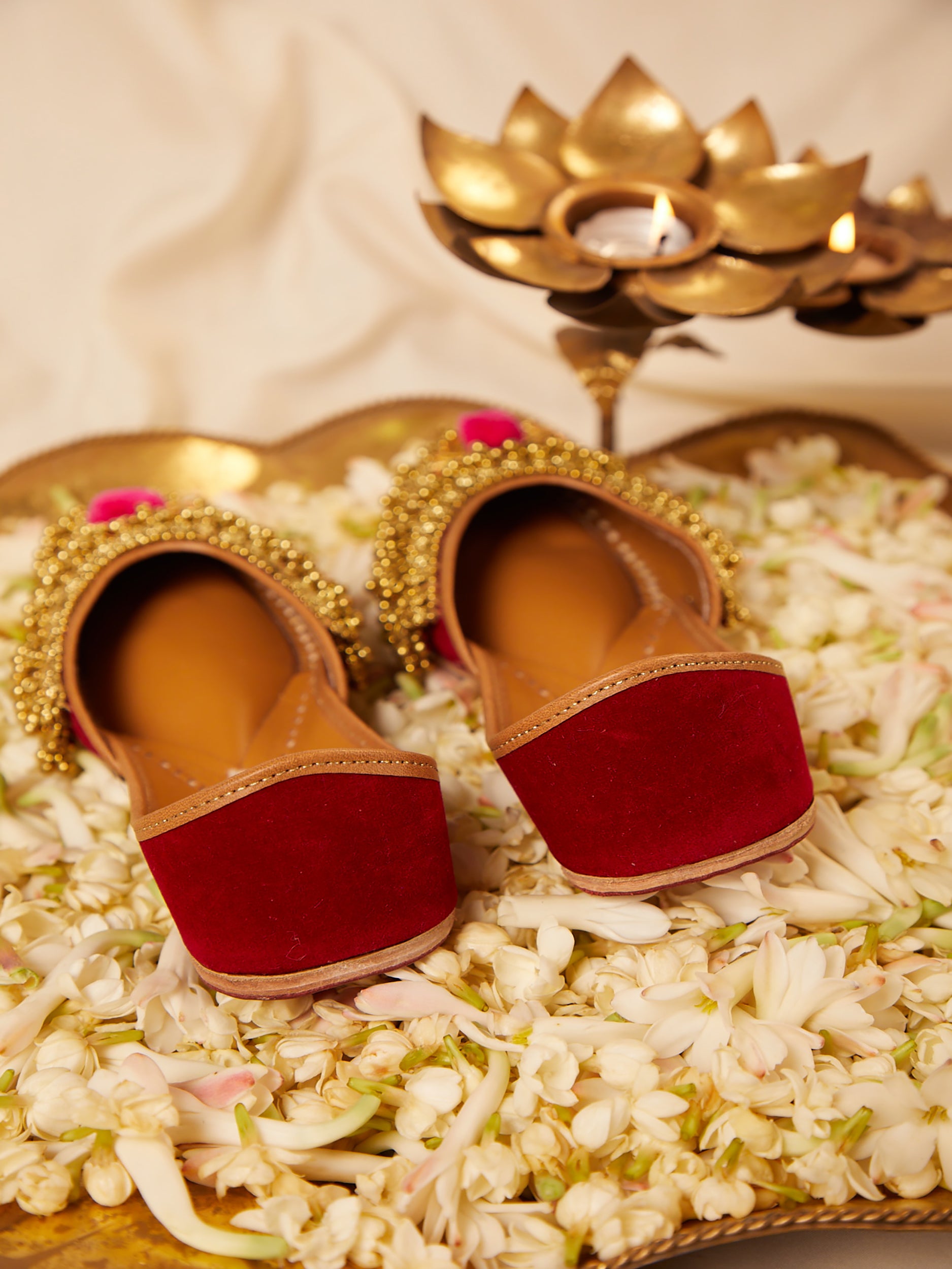 Maroon Crown (Jutti)