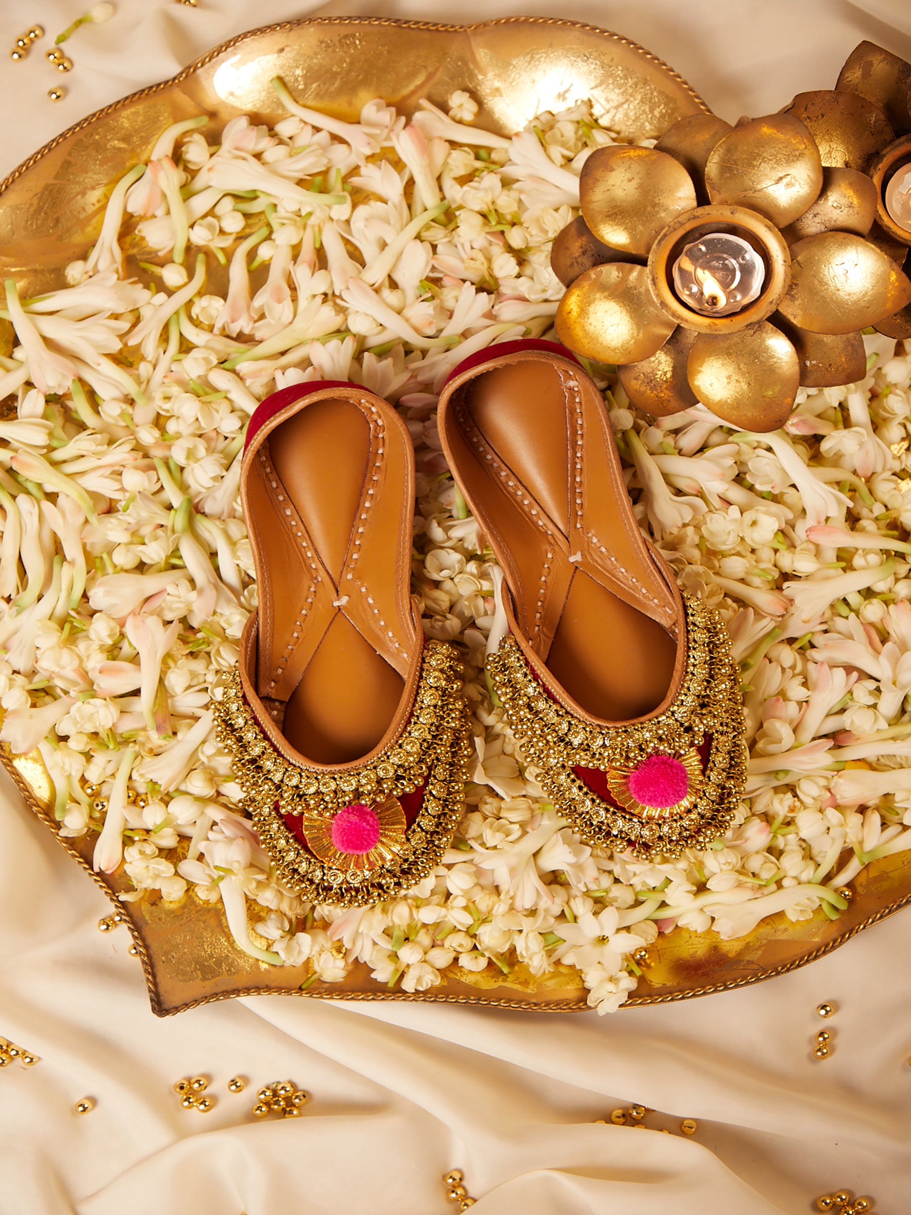 Maroon Crown (Jutti)