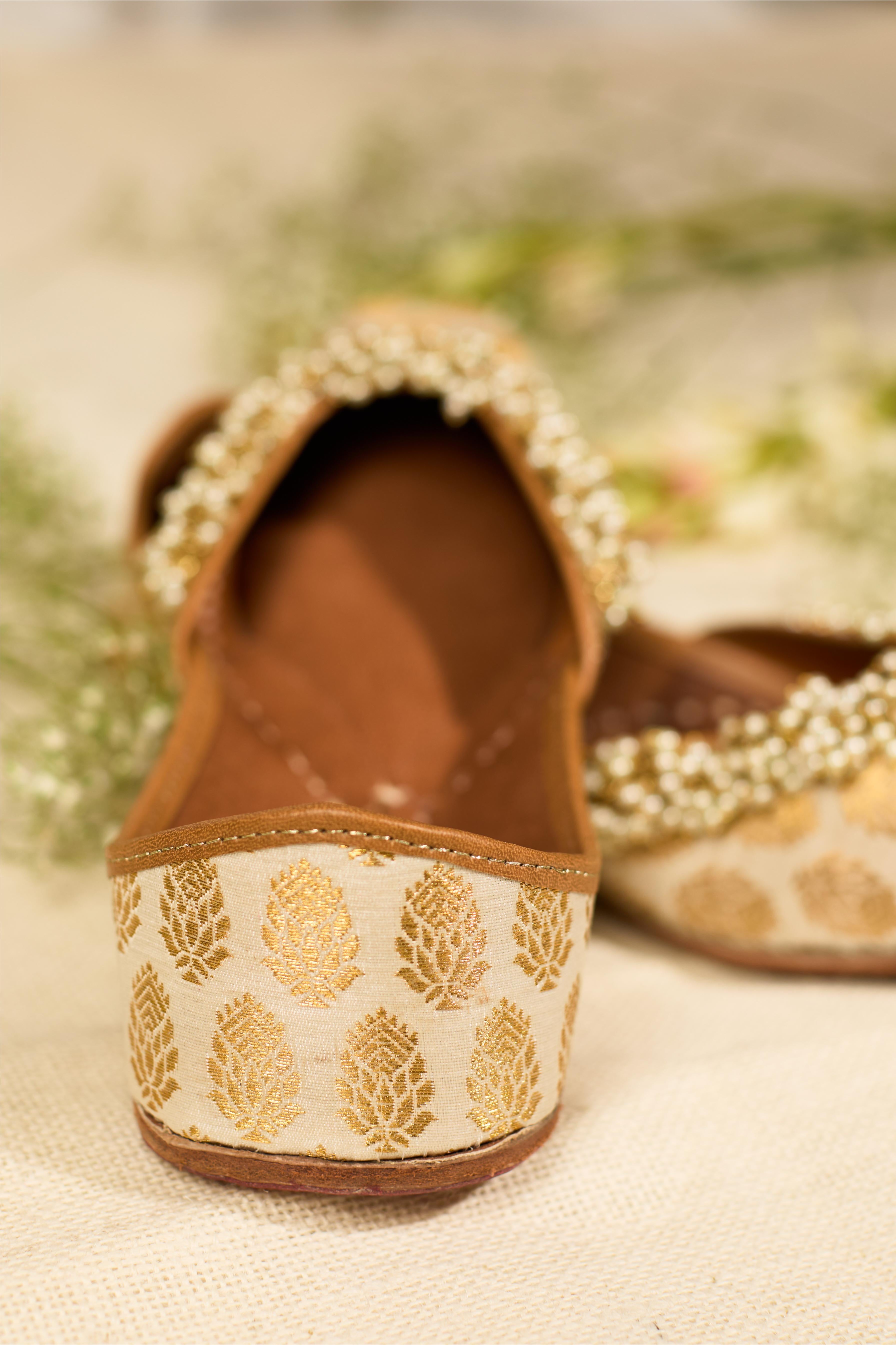 Pearl Off White (Jutti)