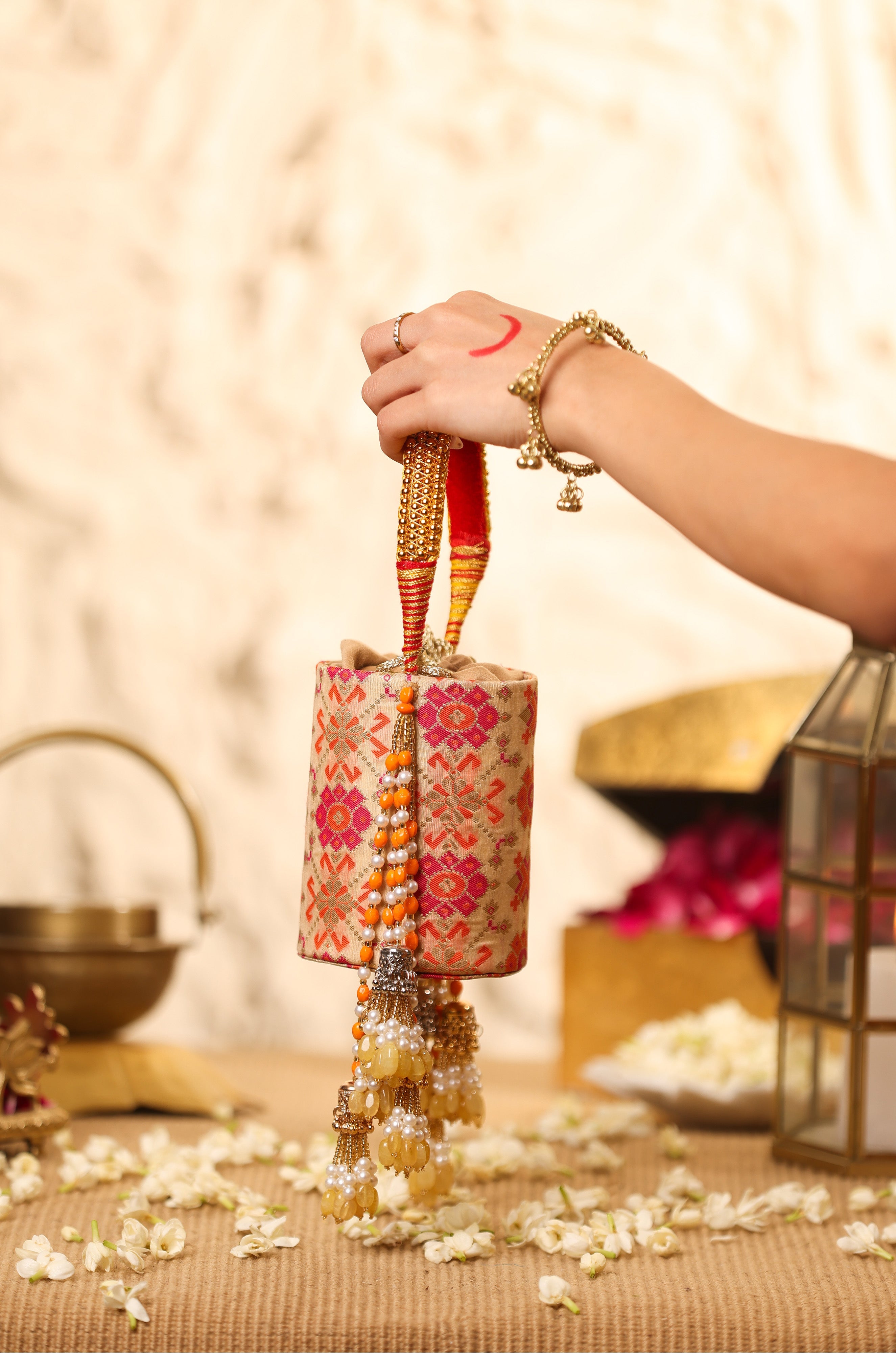 Utsavi Batua (Potli)