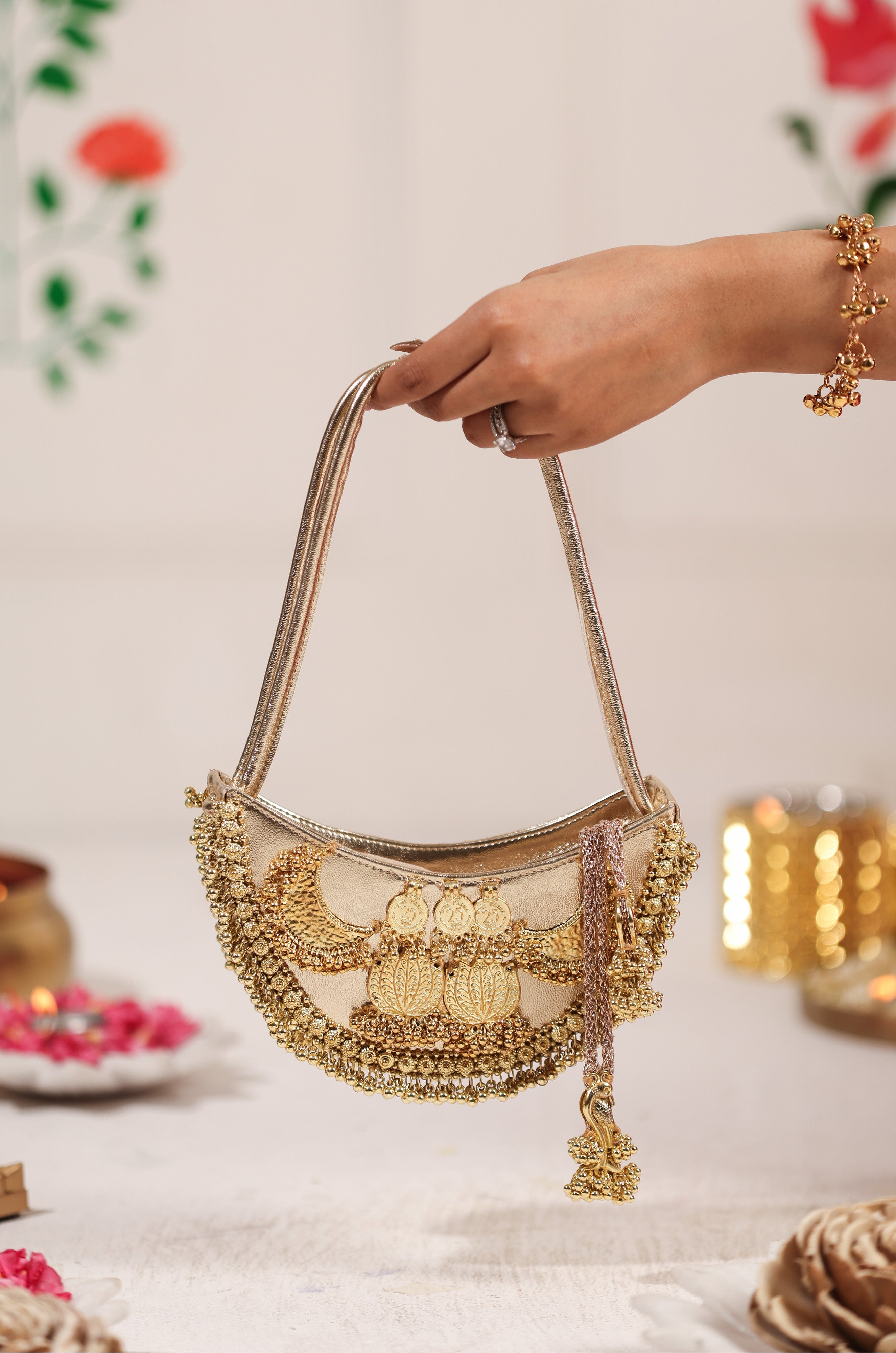 Aabha Baguette (Handbag)