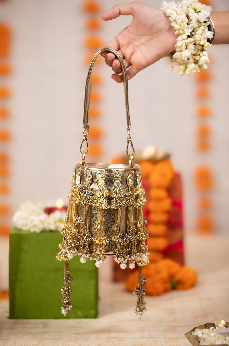 Aadhira (potli)