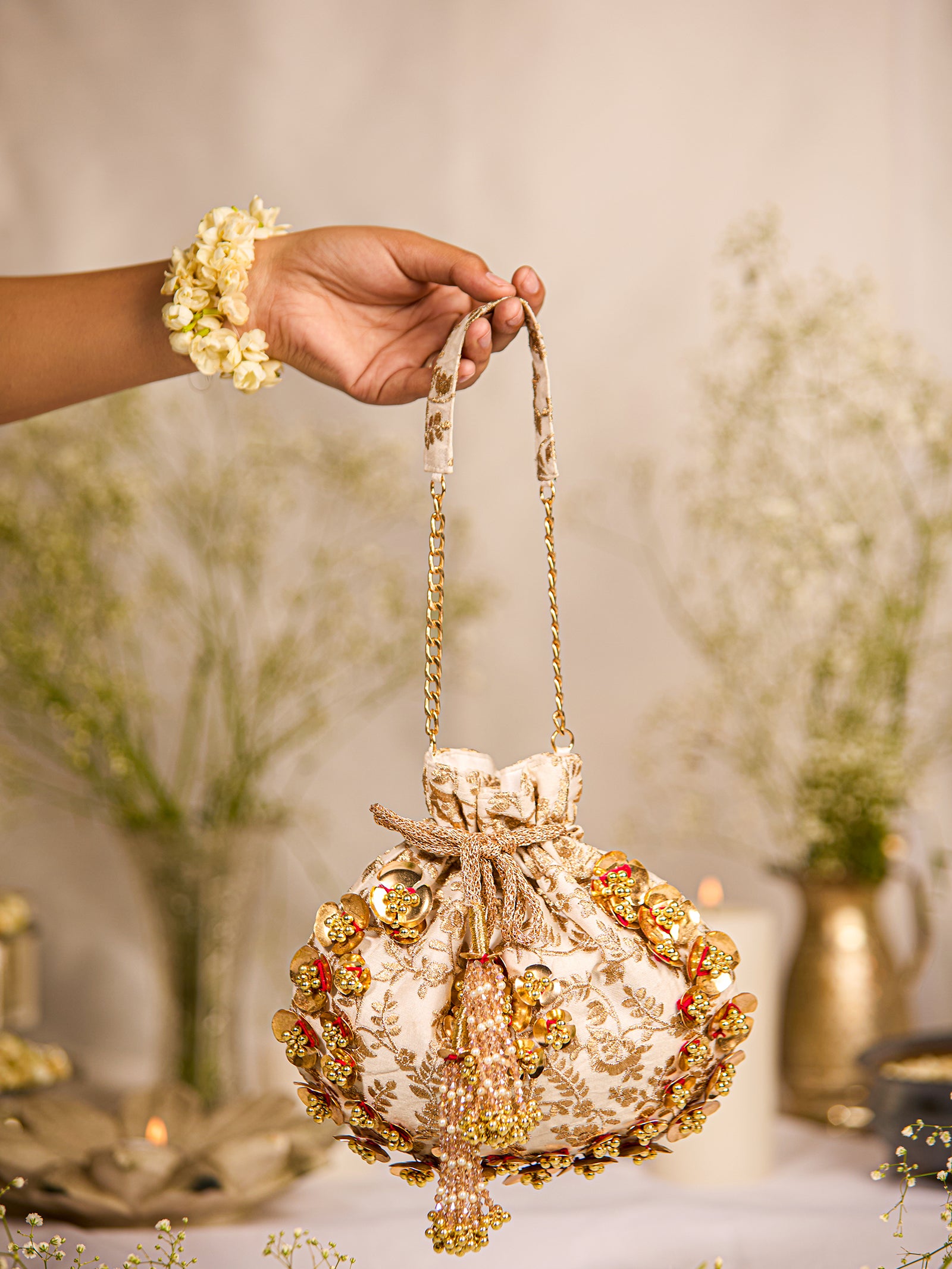 Nabhya Off white (Potli)