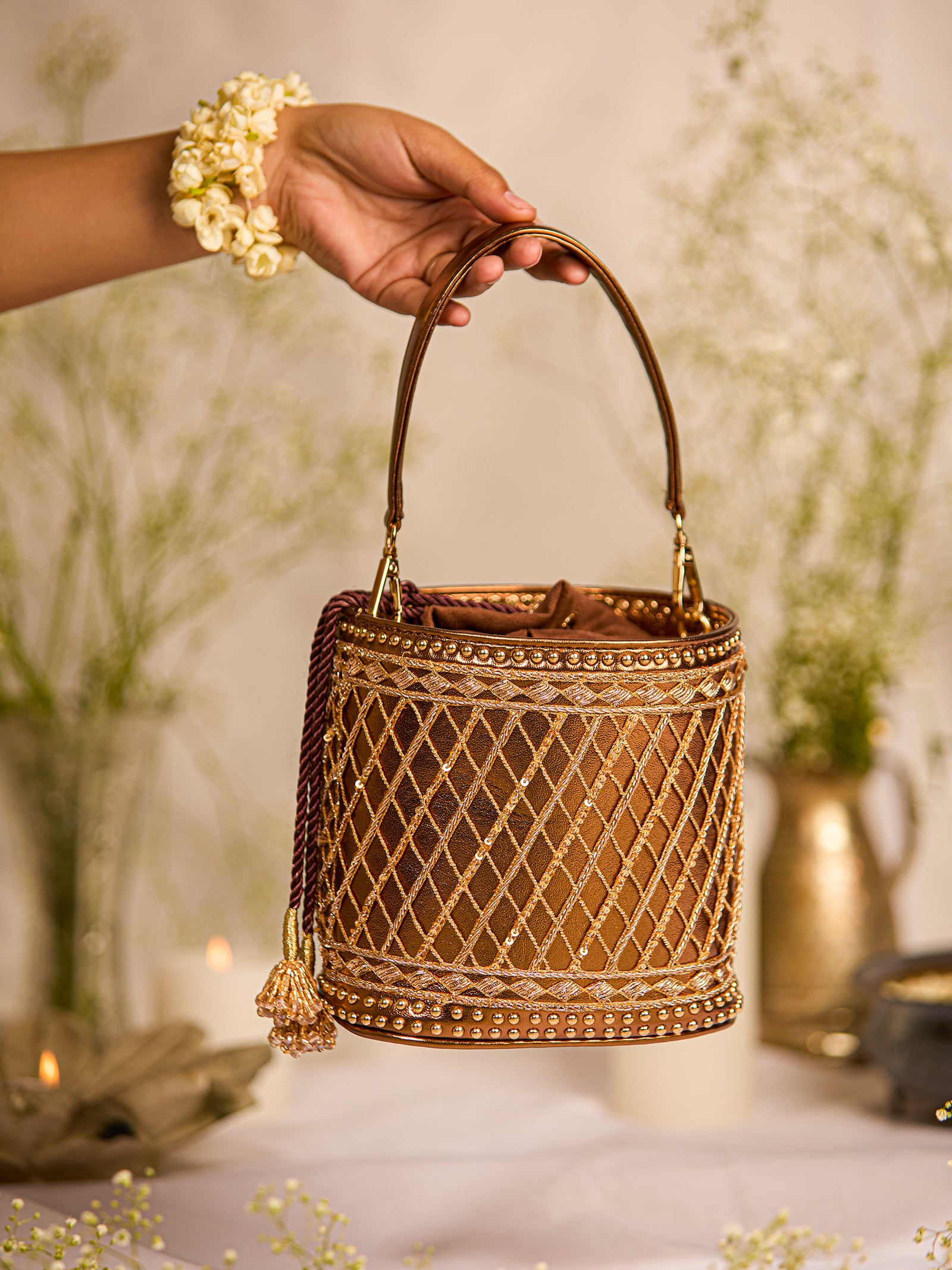 Pakhi gold (Potli)