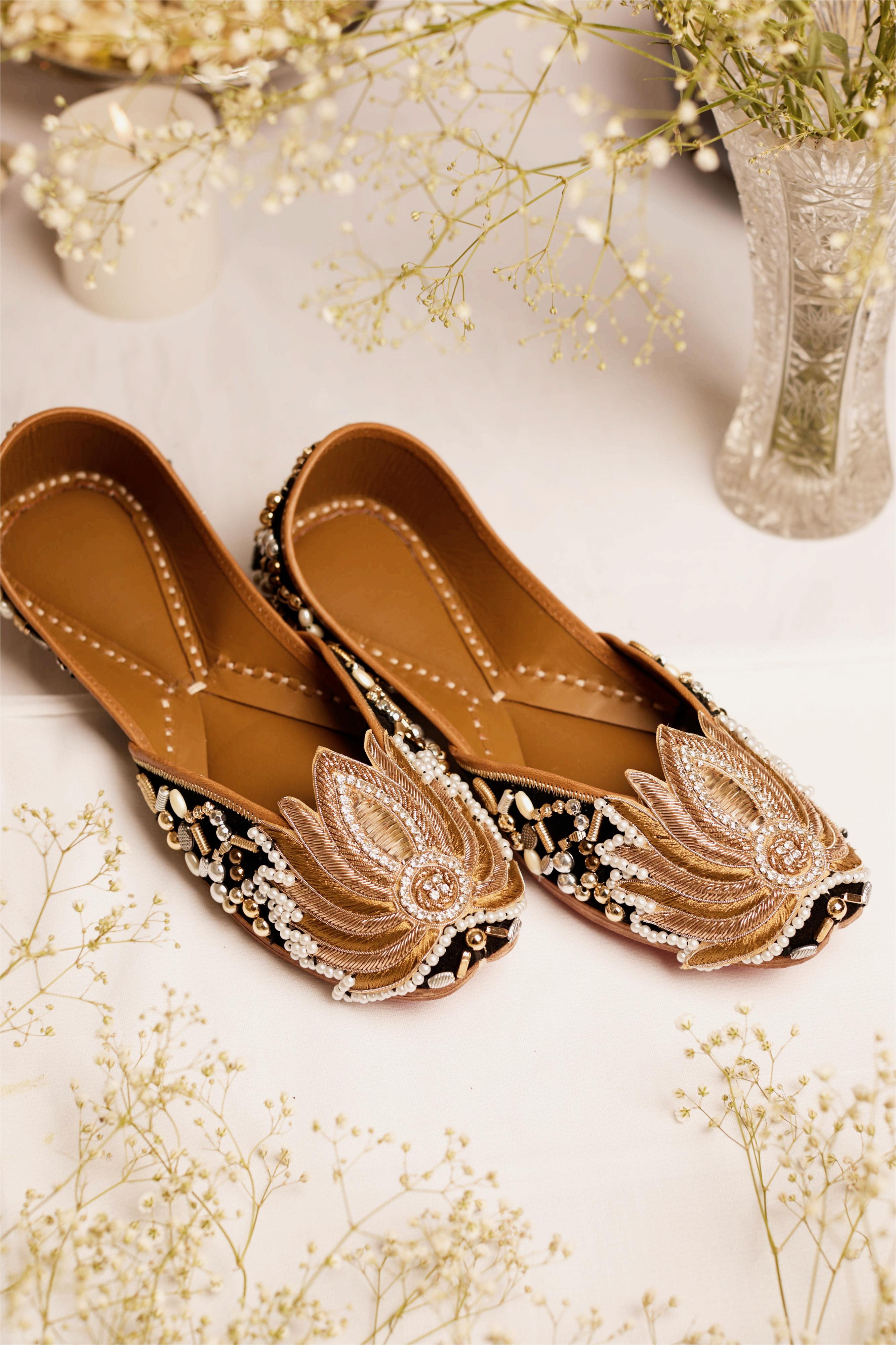 Gold Lotus Black (Jutti)