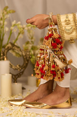 Metallic Gold Jutti & Advika Potli