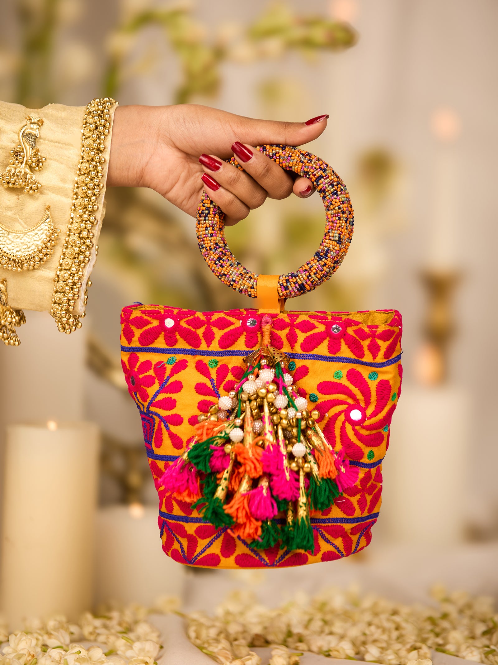 Niyati metallic (Bag)