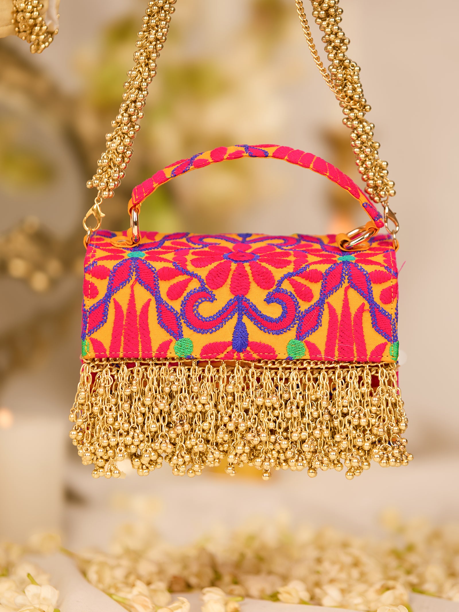 Niyati tassel (Bag)