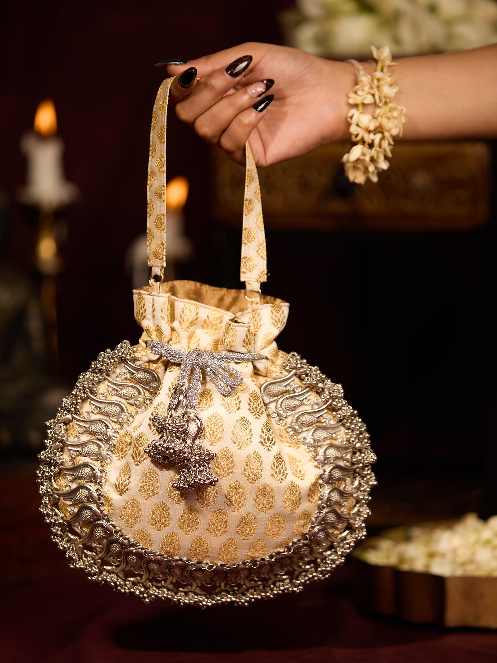 Pearl Off White (Potli)