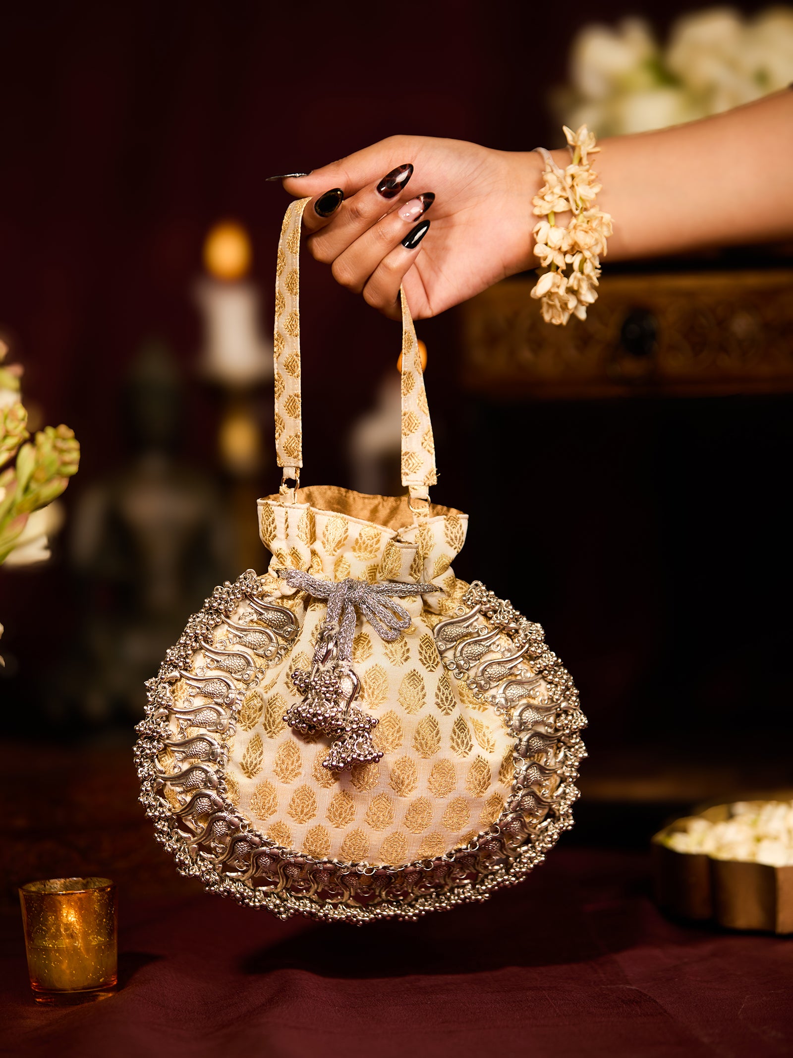 Pearl Off White (Potli)