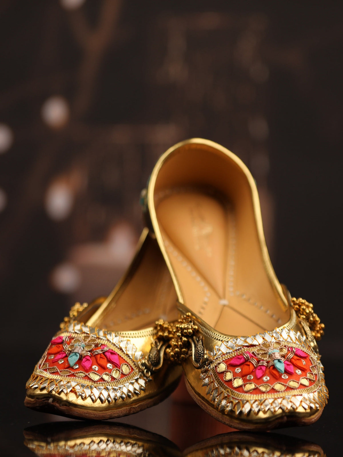 Goota Love Orange handcrafted jutti