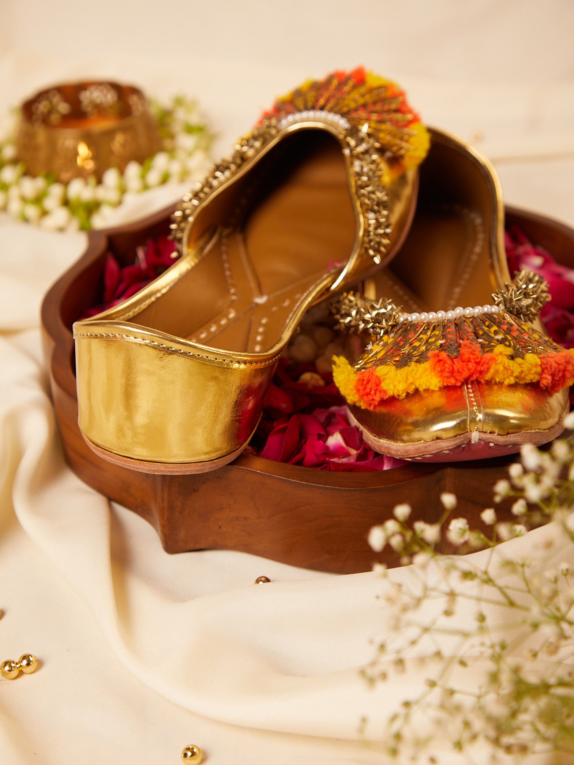 Helen Gold Jutti & Aaditri Potli