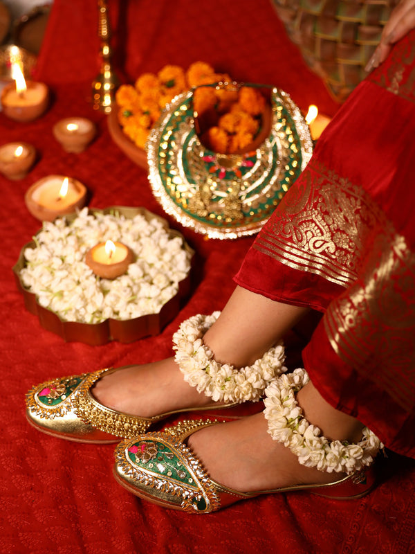 Abhilasha Jutti and Ishani Handbag Combo - Green