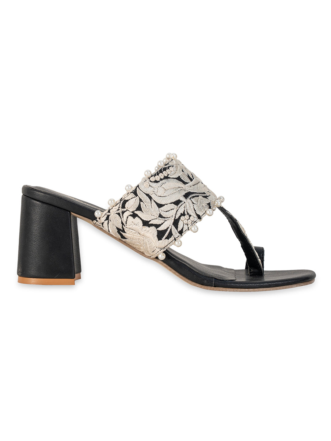 5E-RH-26-022 - Mehernoor Heels - 005 - DSC01692  final. w.jpg