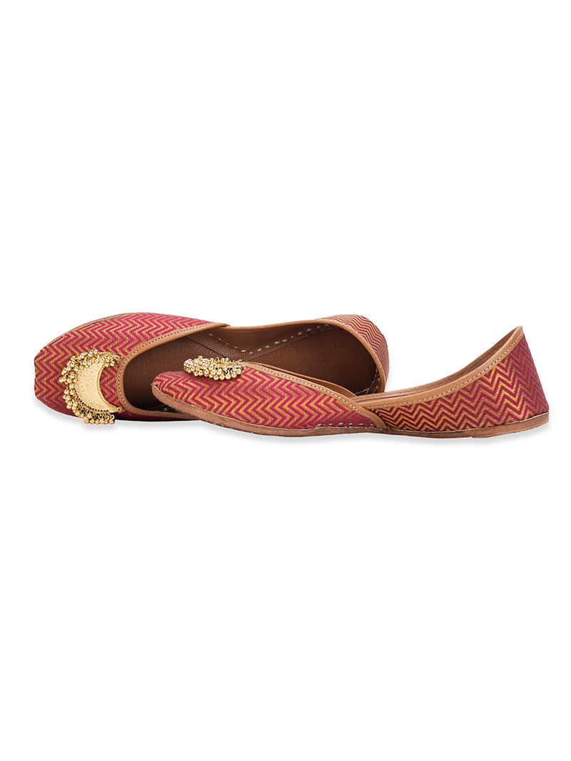 Aashvi Red (Jutti)