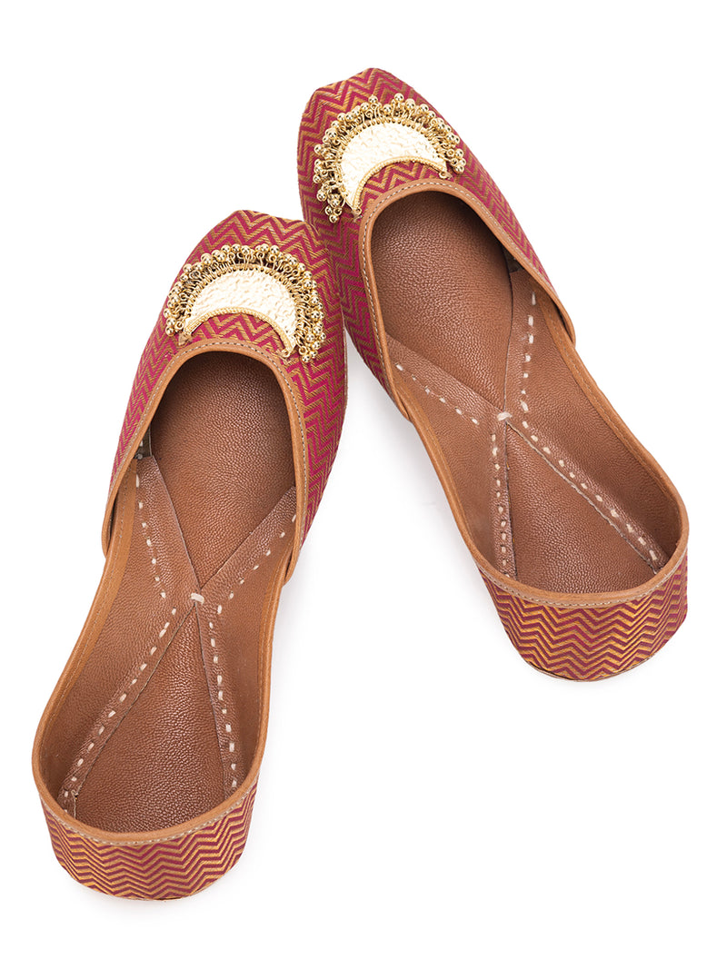Aashvi Red (Jutti)