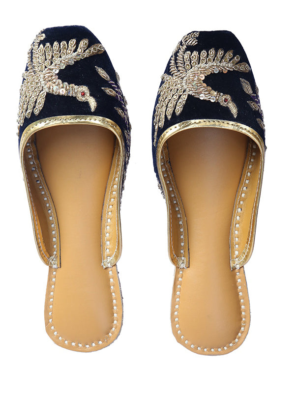 Sonchiriya (Mules)