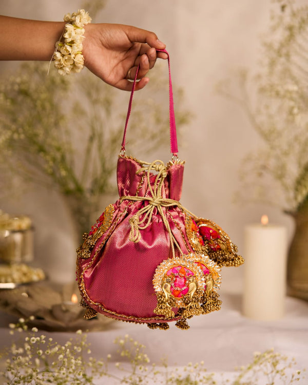 Advita (Potli)