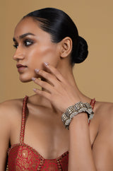 Riyana Kundan Pearl Kada