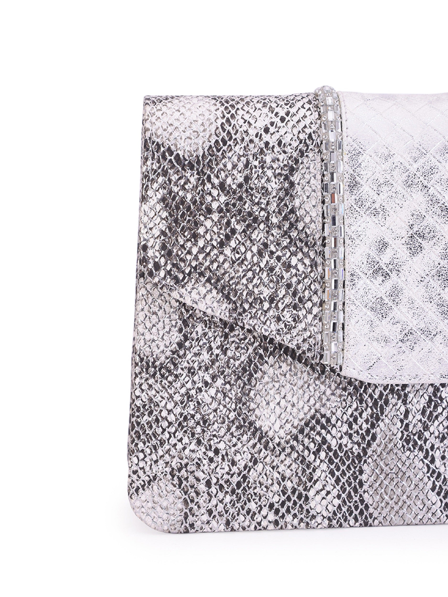 Hassle Clutch 5elements