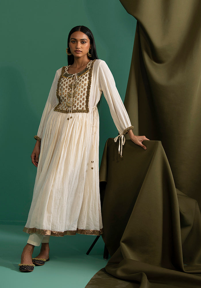 Adhira - Off White kurta Set - 5elements
