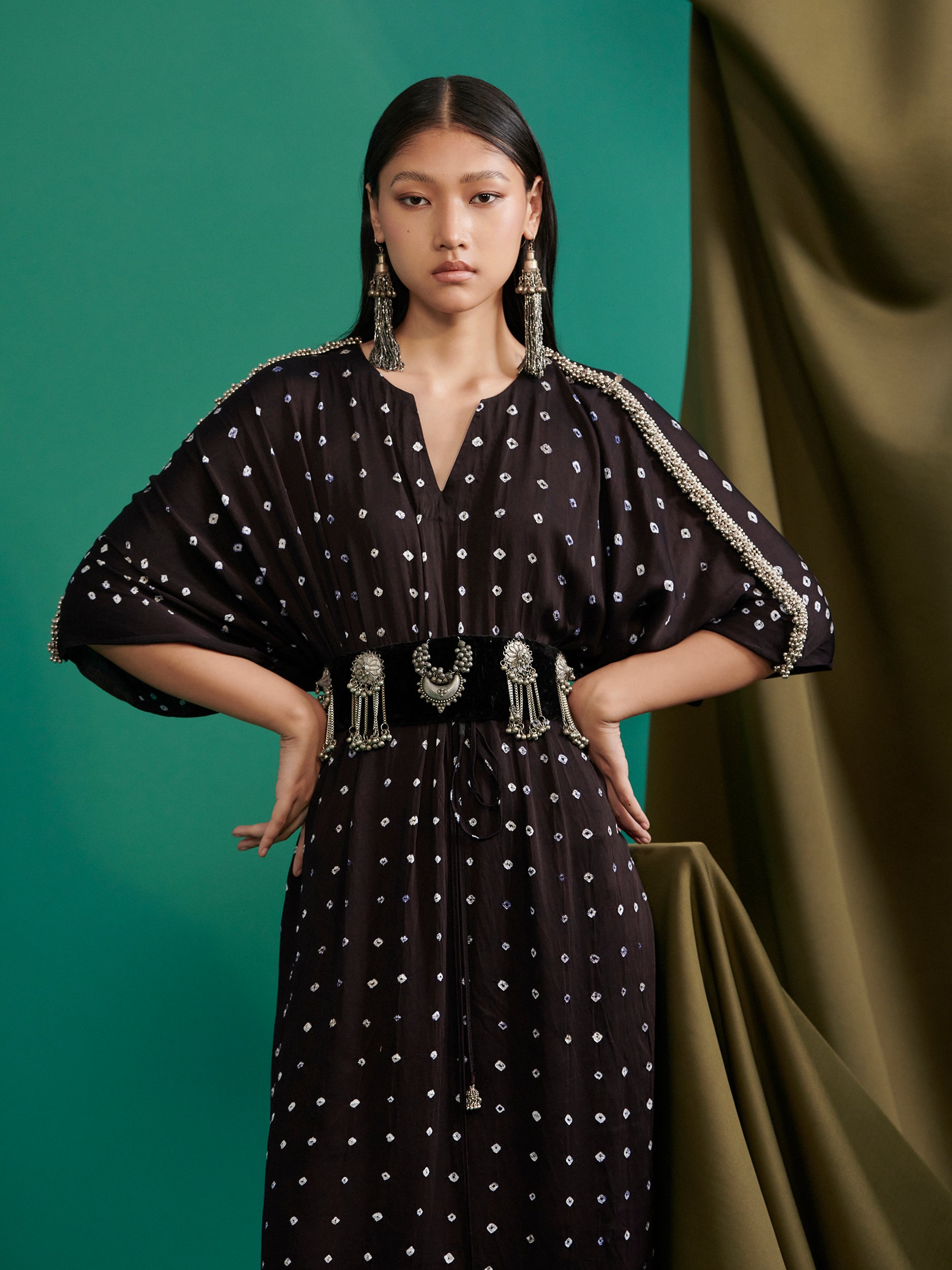 Indulekha - Black (kaftan) - 5elements