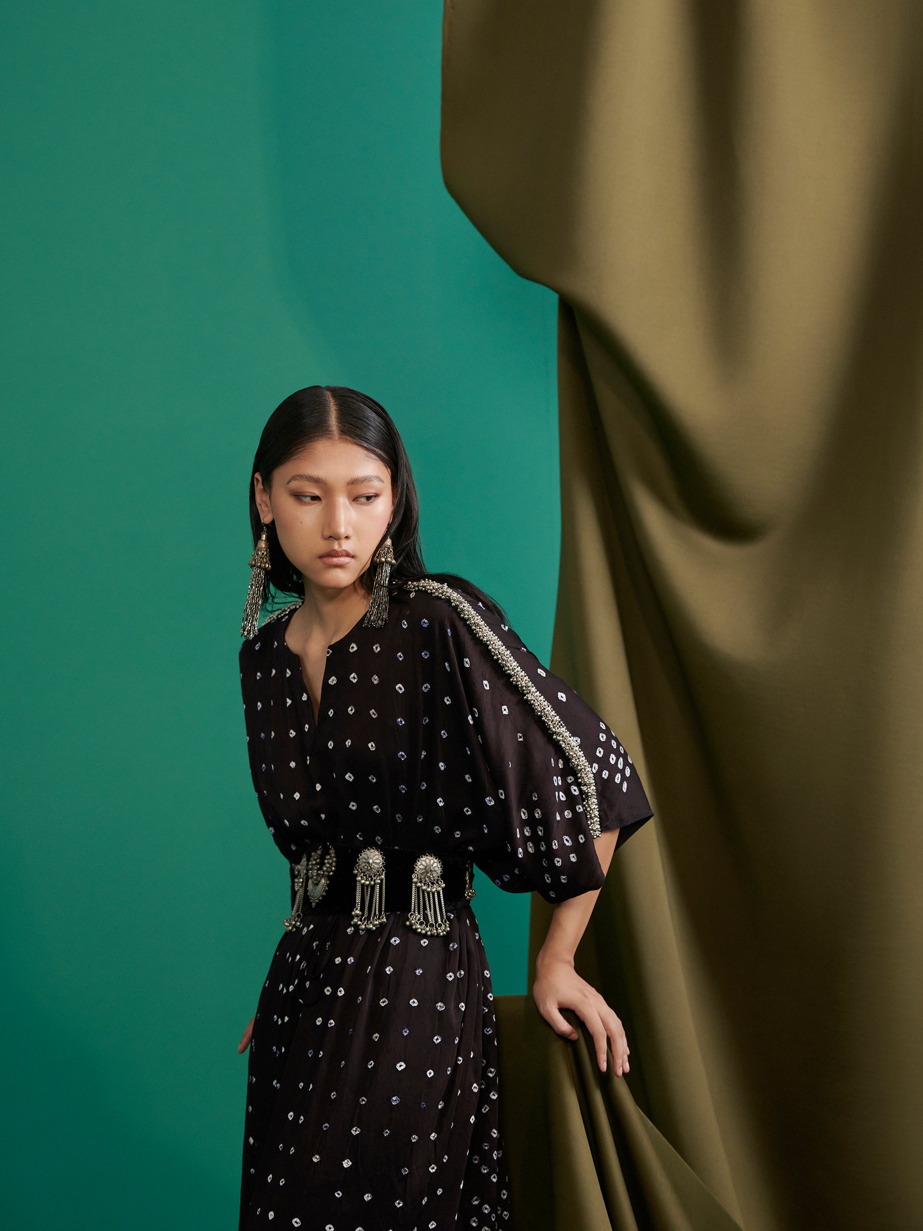 Indulekha - Black (kaftan) - 5elements