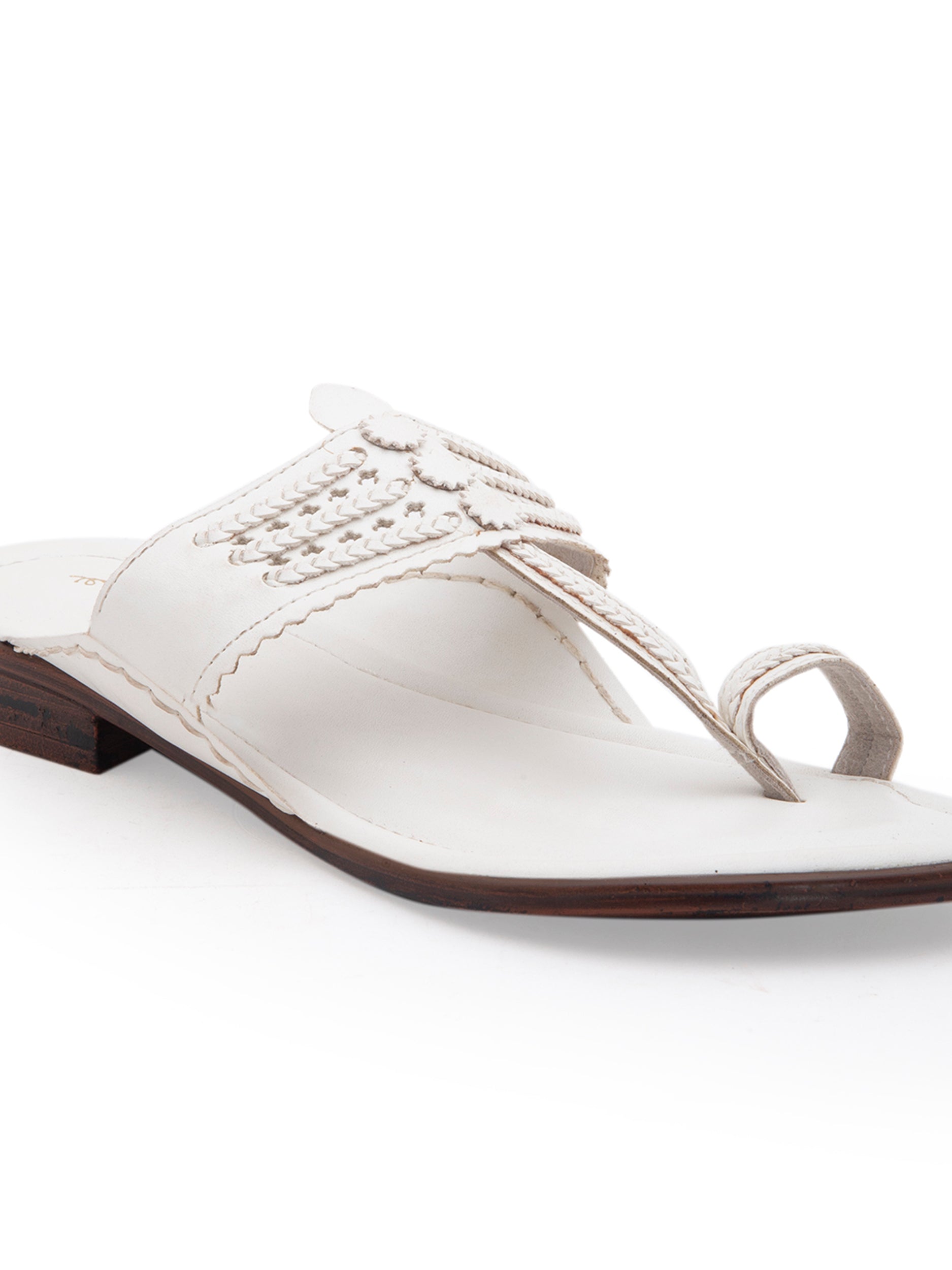 Classic Kolhas - White (kolhapuri) 5elements