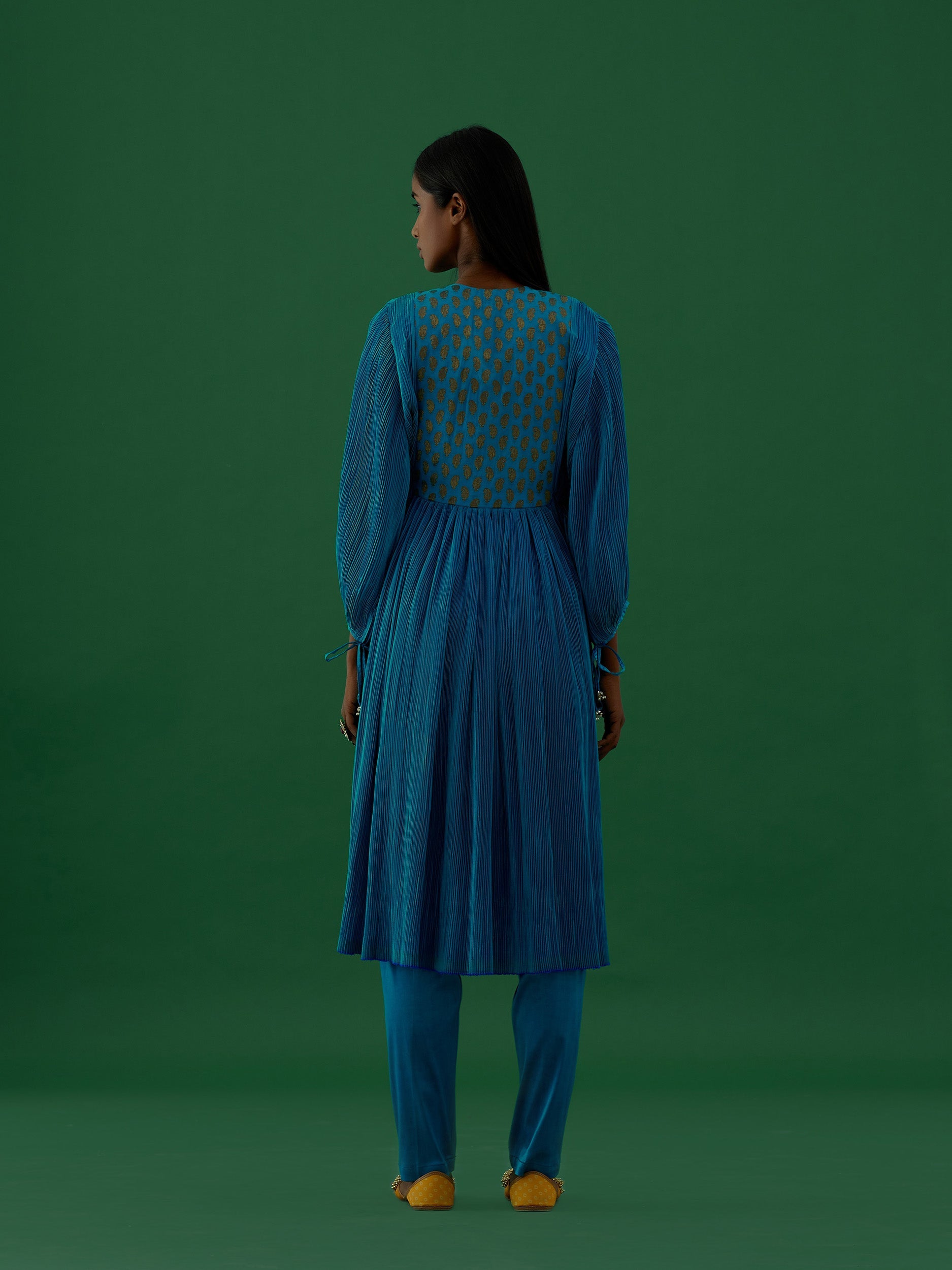 Trishika - Turqouise kurta Set - 5elements