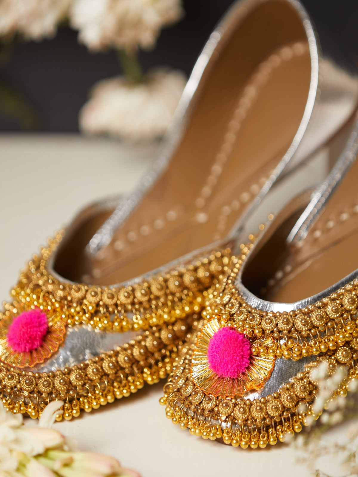 Silver Ghungroo Crown Jutti