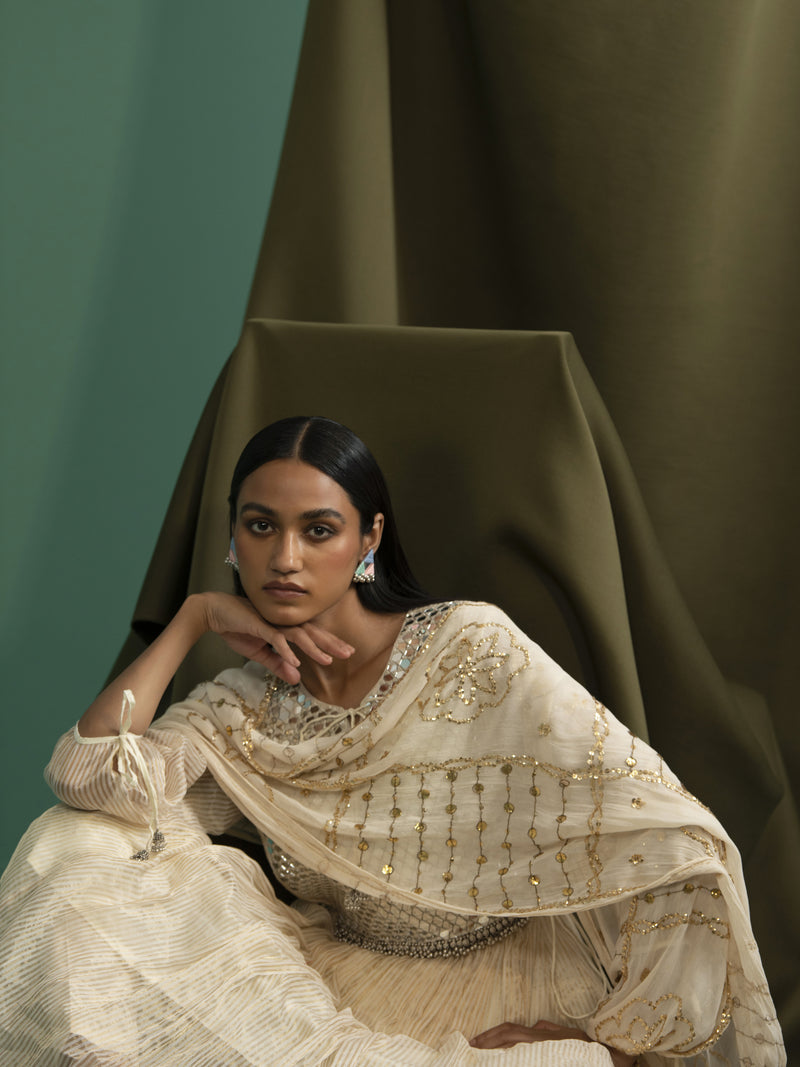 Gopika Off White (Kurta Set)